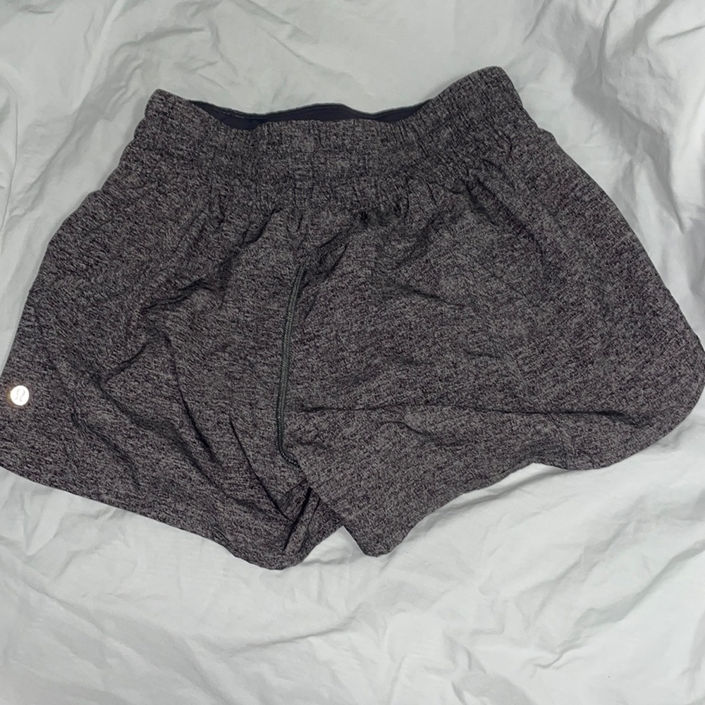 Lulu Lemon Tracker Low Rise Shorts Size 6